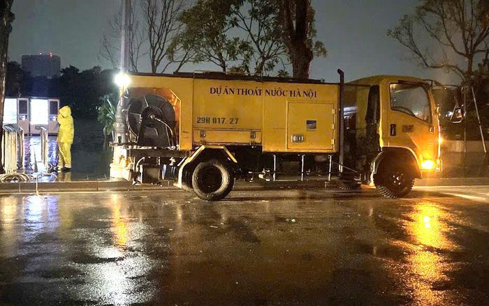Hàng trăm xe hút, téc, phản lực... sẵn sàng xử lý các điểm úng ngập trên địa bàn TP Hà Nội.