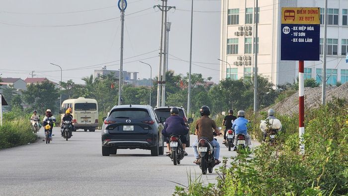 Người dân mong muốn dự án nâng cấp, mở rộng ĐT295 (đoạn qua khu công nghiệp Hòa Phú, xã Xuân Cẩm, tỉnh Bắc Ninh) sớm hoàn thành để việc đi lại được thuận tiện.