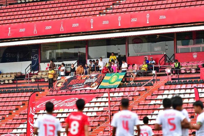 Các khán đài sân Rajamangala vắng khán giả (Ảnh: FA Thailand).