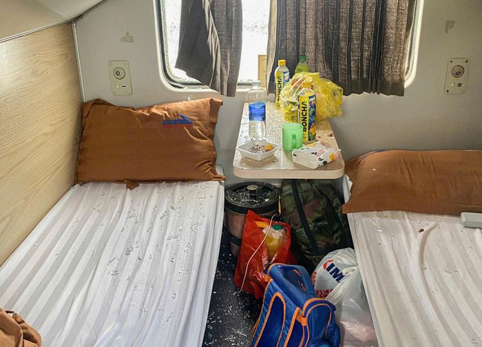 Tàu SE5 bị ném đá vỡ kính toa xe 21521 khu gian Bảo Chánh - Long Khánh ngày 15/8 (ảnh: TA).