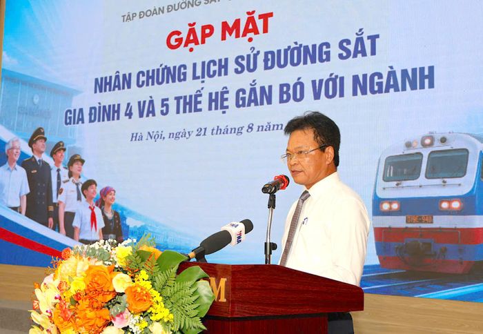 Chủ tịch Tập đoàn Đường sắt Quốc gia Việt Nam Đặng Sỹ Mạnh ôn lại truyền thống ngành Đường sắt.