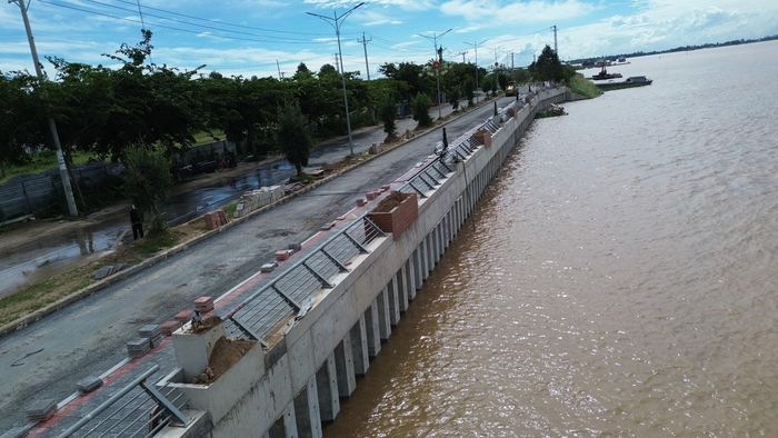 Diện mạo mới bờ kè Thường Thới tiền sau khi được khôi phục, sau vụ sạt lở tháng 9/2025.