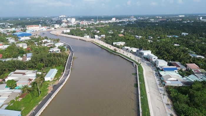 Một đoạn kè sông Bảo Định.