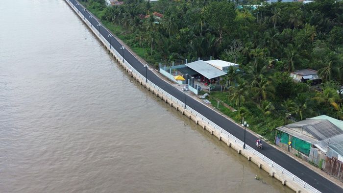 Tỉnh Đồng Tháp với hệ thống sông, kênh rạch chằng chịt thường xuyên ảnh hưởng sạt lở trong mùa mưa, lũ,