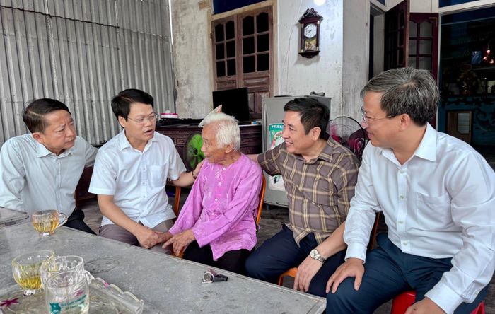 Có căn nhà vững chái, mẹ con bà Hán (thôn Đức Châu, xã Mai Phụ) yên tâm khi mùa mưa bão về.