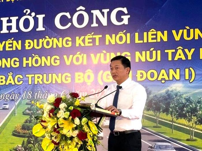 Ông Nguyễn Cao Sơn, Phó chủ tịch Ủy ban nhân dân tỉnh Ninh Bình phát biểu tại lễ khởi công dự án xây dựng tuyến đường kết nối liên vùng giữa nam Đồng bằng sông Hồng với vùng núi Tây Bắc và vùng duyên hải Bắc Trung Bộ (giai đoạn I).
