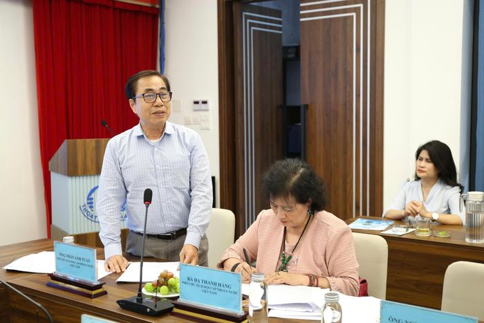 Lãnh đạo Hội Cấp Thoát nước Việt Nam chia sẻ thông tin về Vietnam Water Week 2026 với báo giới.