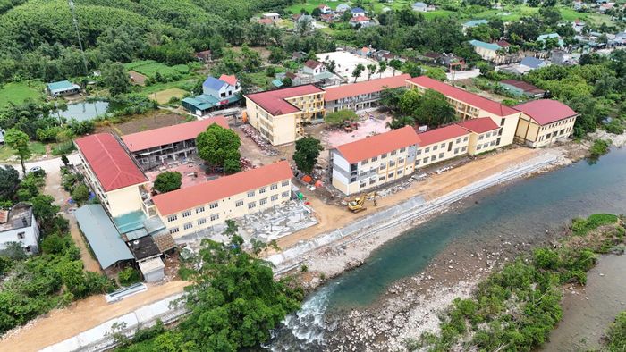 Tại Dự án sửa chữa, cải tạo Trường Phổ thông nội trú TH-THCS Quảng Sơn, xã Đường Hoa đến nay đã đạt hơn 80% tổng khối lượng.