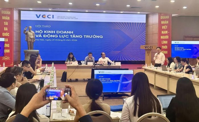 TS Nguyễn Đình Cung - nguyên Viện trưởng Viện Nghiên cứu quản lý kinh tế Trung ương phát biểu ý kiến. Ảnh: Hải Anh