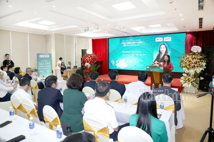 Bà Đinh Thị Thúy - Phó Chủ tịch HĐQT Tập đoàn MISA phát biểu. Ảnh: Đức Minh