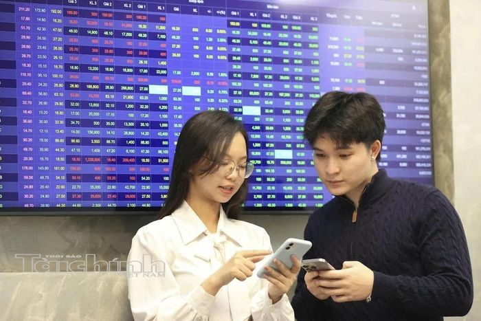 VN-Index tăng mạnh phiên cuối tuần, đi cùng sự cải thiện của thanh khoản. Ảnh: Đức Thanh