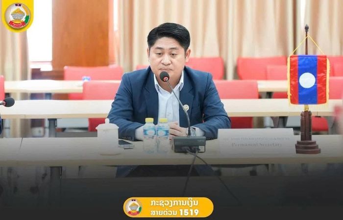 Đồng chí Chánh Văn phòng Bộ Tài chính Lào phát biểu tại buổi làm việc