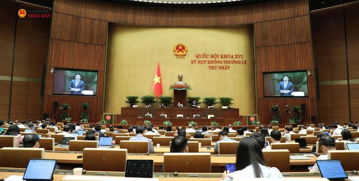 Toàn cảnh Quốc hội thảo luận tại hội trường. Ảnh Khánh Duy