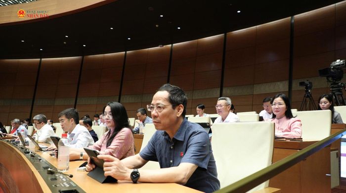 Đoàn ĐBQH tỉnh Nghệ An dự phiên thảo luận tại Hội trường