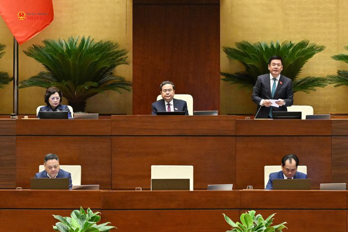 Chủ tịch Quốc hội Trần Thanh Mẫn chủ trì, Phó Chủ tịch Quốc hội Nguyễn Hồng Diên điều hành phiên thảo luận. Ảnh: Thủy Nguyên