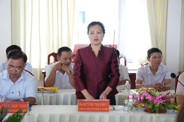 Bí thư Đảng ủy phường Tân Thành Huỳnh Thị Phúc phát biểu tại chương trình. Ảnh: Thạc Hiếu