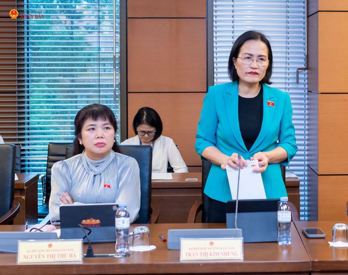 ĐBQH Trần Thị Kim Nhung (Quảng Ninh) phát biểu tại phiên thảo luận Tổ 14. Ảnh: Mạnh Hưng