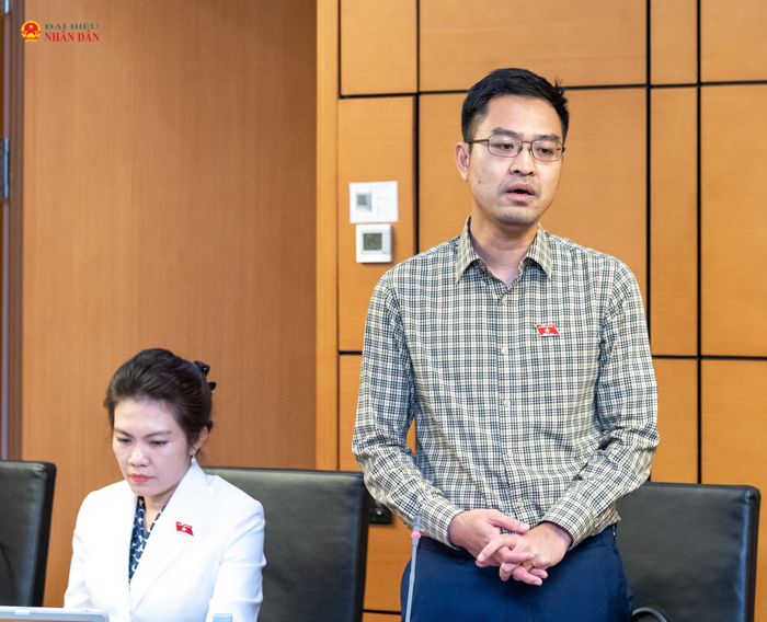 ĐBQH Lê Trung Quân (Đồng Tháp) phát biểu tại Tổ 14. Ảnh: Mạnh Hưng