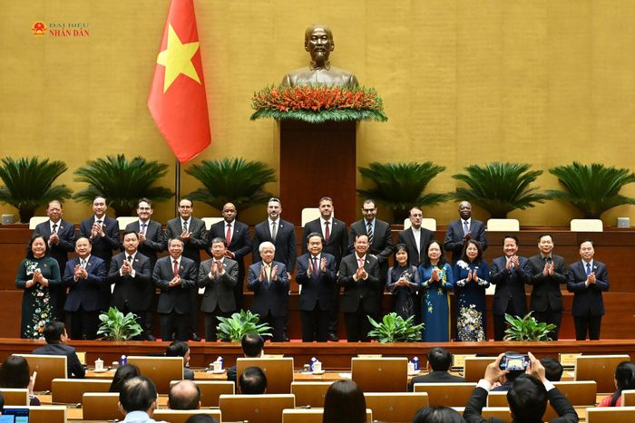 Chủ tịch Quốc hội Trần Thanh Mẫn và các đại biểu tham dự buổi lễ