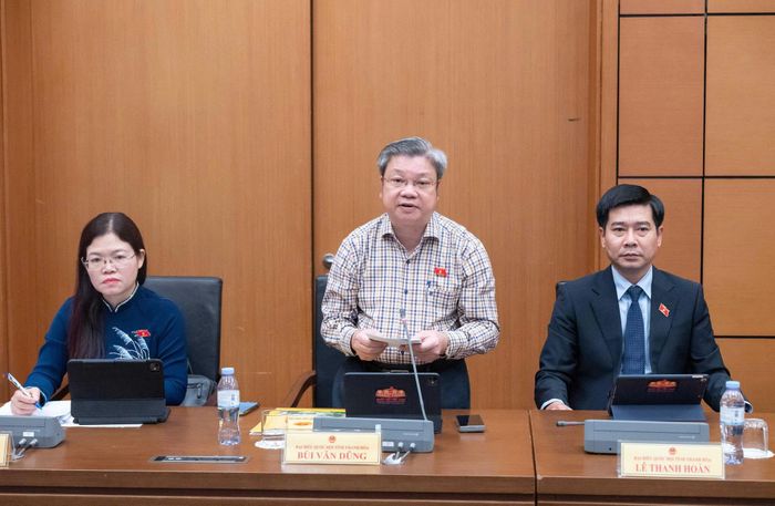 ĐBQH Bùi Văn Dũng (Thanh Hóa) phát biểu. Ảnh: Minh Khuê