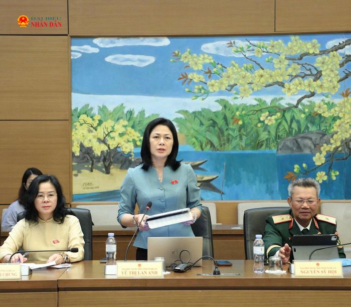ĐBQH Vũ Thị Lan Anh (Nghệ An) phát biểu