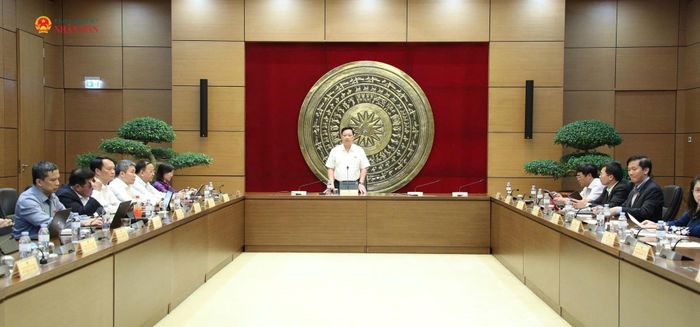 Toàn cảnh phiên thảo luận tại Tổ 7
