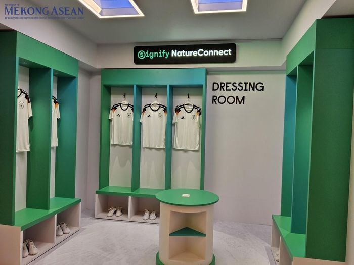 Phòng Chiến thuật (Dressing Room): Ứng dụng NatureConnect với ánh sáng mô phỏng nhịp sinh học, phục vụ quan sát và tái hiện màu sắc trong giai đoạn chuẩn bị trước thi đấu. Ảnh : Ngọc Linh