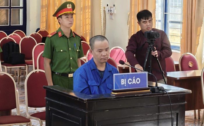 Bị cáo tại phiên tòa lưu động.