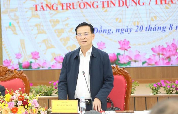 Chủ tịch UBND tỉnh Lâm Đồng Hồ Văn Mười phát biểu tại cuộc họp nghe báo cáo tình hình hoạt động ngân hàng và kết quả tăng trưởng tín dụng 7 tháng 2026 (ảnh CTV).