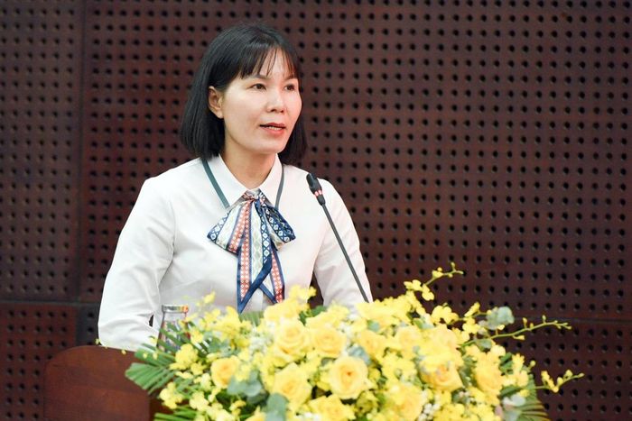 Bà Lê Thị Minh Tâm, Phó Chủ tịch Ủy ban MTTQ Việt Nam thành phố, Chủ tịch Hội Nông dân TP. Đà Nẵng phát biểu tại hội nghị (Ảnh: PV).