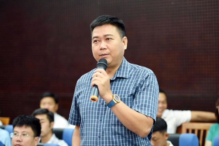 Anh Hồ Anh Trung, đại diện cho hội viên nông dân xã Quế Sơn đặt câu hỏi với lãnh đạo TP. Đà Nẵng.