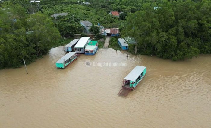Một bến khách ngang sông ở xã Nhơn Mỹ, TP Cần Thơ.