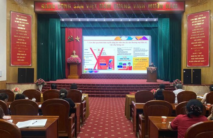 Phòng An ninh mạng và phòng, chống tội phạm sử dụng công nghệ cao tuyên truyền các phương thức lừa đảo cho nhân dân phường Tô Hiệu.