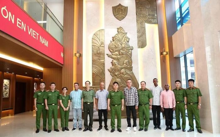 Thiếu tướng Dương Đức Hải, Cục trưởng Cục Cảnh sát PCCC và CNCH chủ trì tiếp đón Đoàn công tác Bộ Nội vụ Cuba.