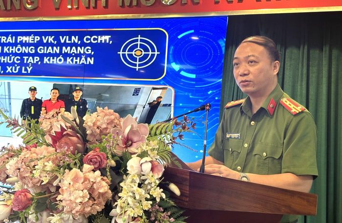 Đại diện lãnh đạo Công an các đơn vị, địa phương phát biểu tại buổi hội ý.