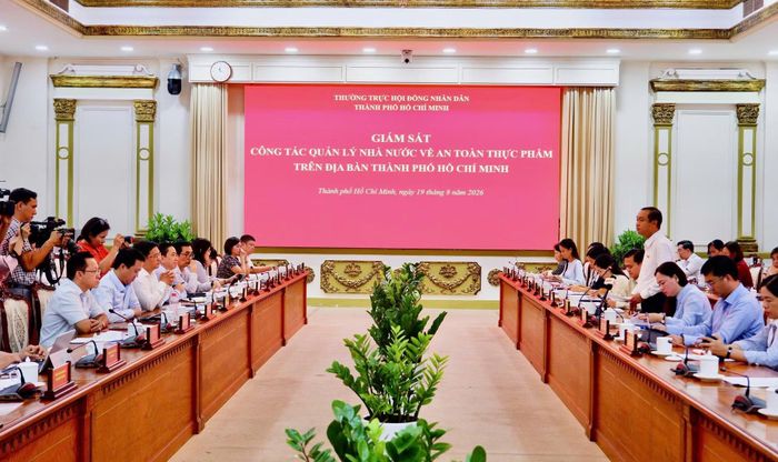 Buổi giám sát công tác quản lý nhà nước về an toàn thực phẩm của Thường trực HĐND TP Hồ Chí Minh ngày 19/8.
