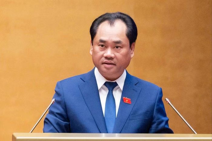 Bộ trưởng Bộ Nông nghiệp và Môi trường Trịnh Việt Hùng khẳng định công chứng, chứng thực chỉ là một thủ tục, không nhất thiết phải đưa vào luật.