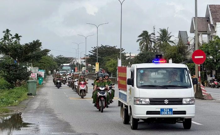 Công an xã Tam Anh tổ chức ra quân, thể hiện quyết tâm tấn công trấn áp các loại tội phạm.