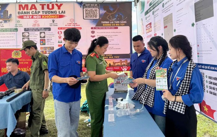 Công an xã Tam Anh đẩy mạnh truyền thông về phòng, chống ma túy đến các tầng lớp nhân dân, nhất là thanh, thiếu niên trên địa bàn xã.