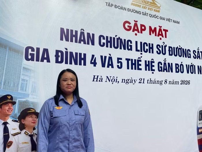 Chị Nguyễn Thanh Huyền, công nhân gác chắn đường ngang tại Như Quỳnh (Hưng Yên)