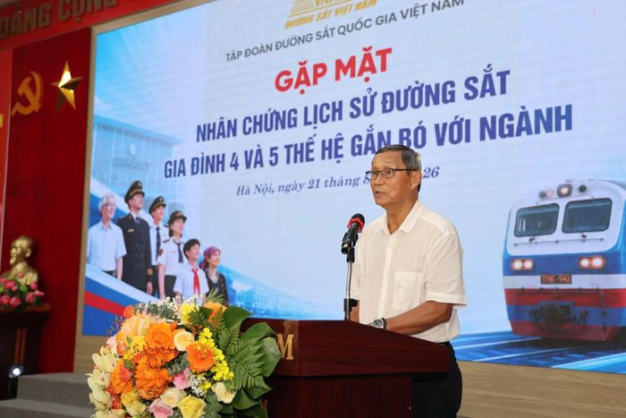 Cựu danh thủ Mai Đức Chung chia sẻ cảm xúc tại buổi gặp mặt.