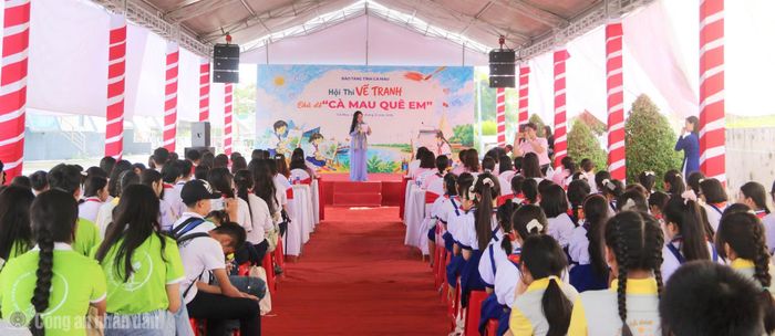 Các em học sinh tham dự cuộc thi.
