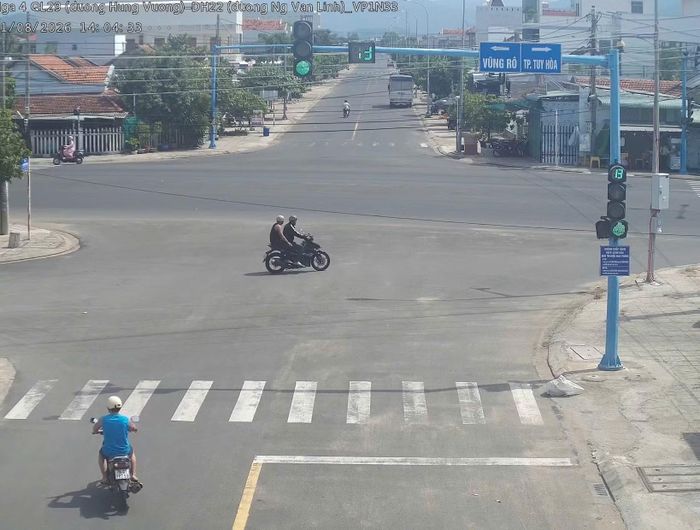 Một trong nhiều trường hợp chạy sai làn đường khi rẽ trái tại một giao lộ ở phía Đông Đắk Lắk đã được hệ thống camera giao thông ghi nhận.