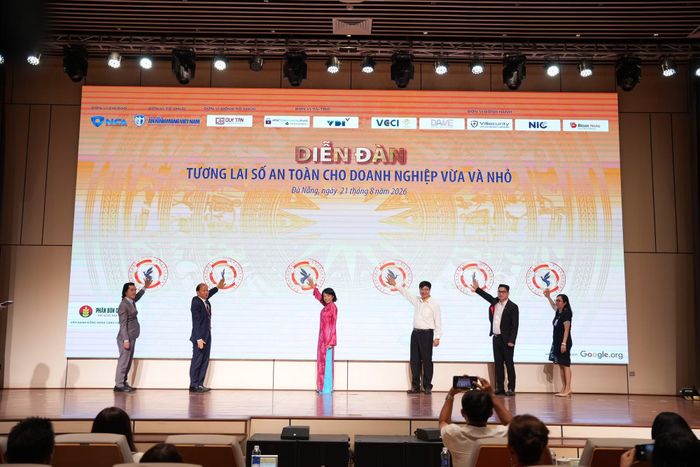 Diễn đàn “Tương lai số an toàn cho doanh nghiệp vừa và nhỏ” thu hút sự quan tâm rất lớn của các cơ quan quản lý, lực lượng chuyên trách về an ninh mạng, Hiệp hội An ninh mạng quốc gia, Liên đoàn Thương mại và Công nghiệp Việt Nam (VCCI), các tổ chức quốc tế, chuyên gia, doanh nghiệp công nghệ...
