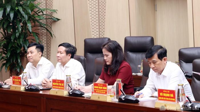 Các đại biểu dự buổi lễ.