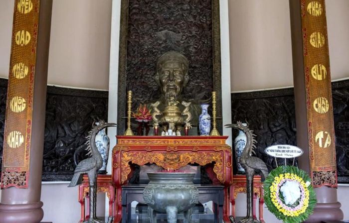 Khu Di tích lăng mộ Nguyễn Đình Chiểu tại tỉnh Bến Tre cũ, nay là tỉnh Vĩnh Long. Ảnh sưu tầm