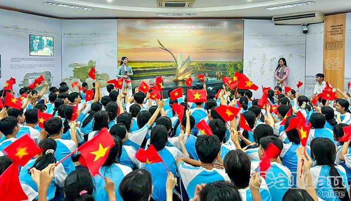 Học sinh được trang bị kiến thức, kỹ năng và năng lực thích ứng, đáp ứng yêu cầu nguồn nhân lực trong giai đoạn mới. Ảnh: HỮU THỌ.