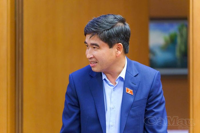 Đại biểu Lương Văn Anh, Uỷ viên chuyên trách Uỷ ban Khoa học, Công nghệ và Môi trường, phát biểu tại phiên thảo luận Tổ 8.