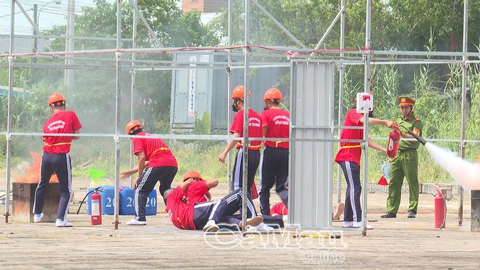 Phần thi thực hành ấn tượng của đội xã Tân Thuận.