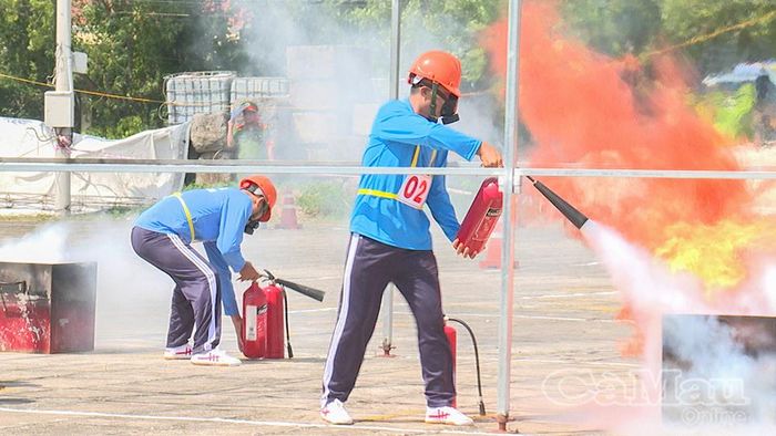  Phần thi thực hành của đội xã Đông Hải.